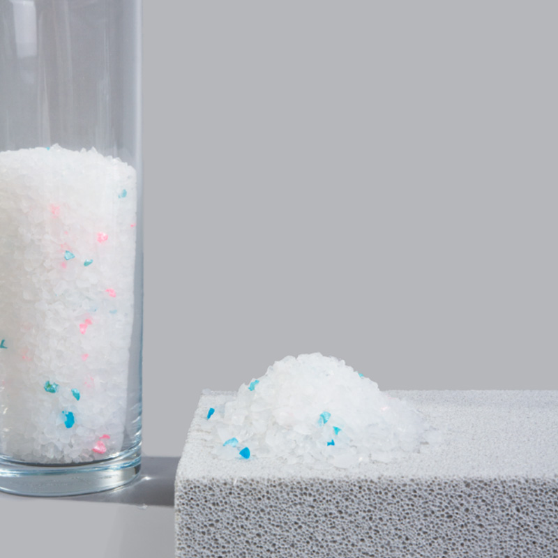 Dokonalý sprievodca kryštálovým stelivom pre mačky: Výhody, použitie a tipy na údržbu